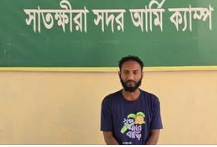 ভোটের আগে নাশকতার ছক ভেস্তে দিল যৌথ বাহিনী: সাতক্ষীরায় ককটেল, গুলি ও মাদকসহ যুবক গ্রেপ্তার