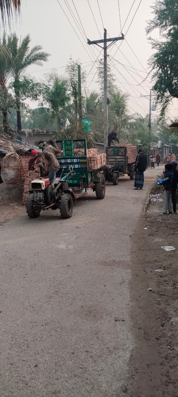 সরকারি ইট ইউপি সদস্যের বাড়ি, নেপথ্যে পিআইও কর্মকর্তা
