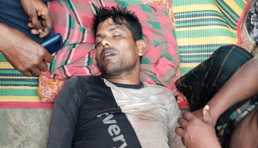 কালিগঞ্জে গাছ থেকে পড়ে শ্রমিকের মৃ*ত্যু