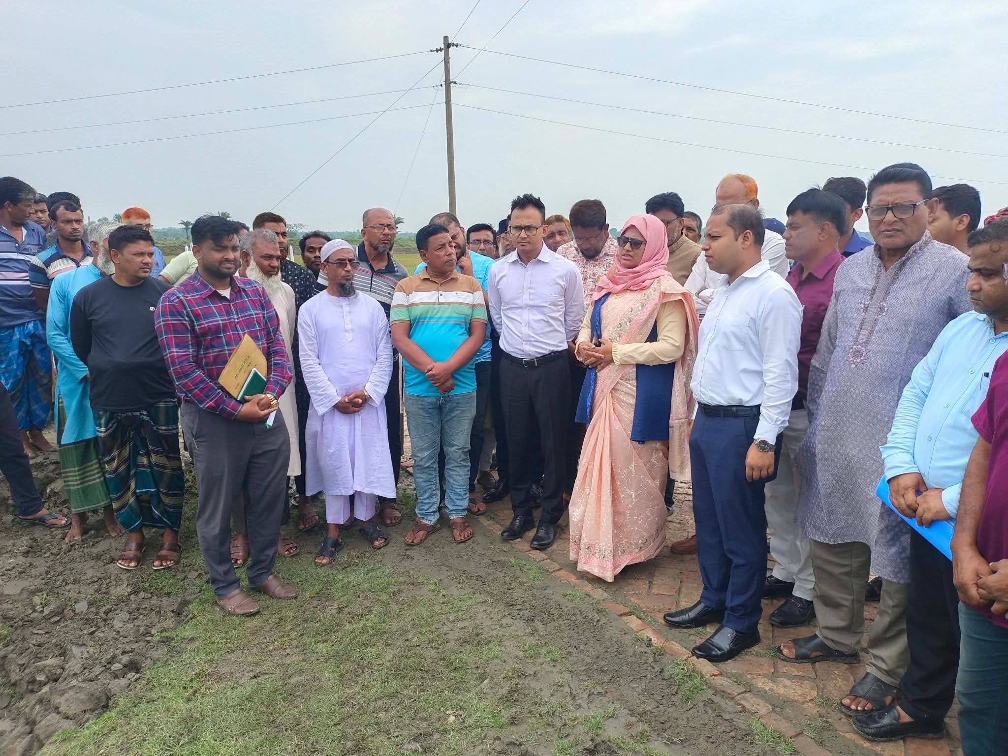 দেবহাটায় বোয়ালমারী খাল খনন উদ্বোধন করলেন জেলা প্রশাসক