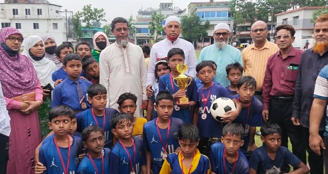 প্রাথমিক বিদ্যালয় গোল্ডকাপ ফুটবল টুর্নামেন্টে ঝাউডাঙ্গার বালক বিভাগ ও যোগরাজপুর বালিকা বিভাগ চ্যাম্পিয়ন