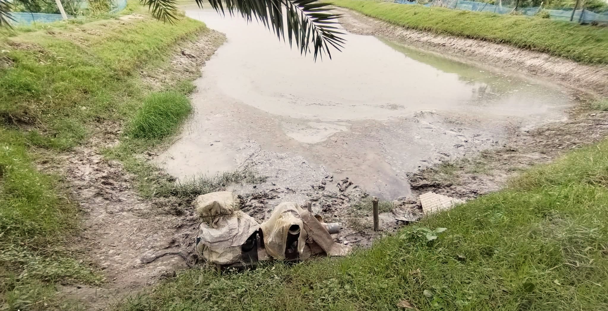 কালিগঞ্জে অ-বৈধভাবে বালু উত্তোলনের অভিযোগ