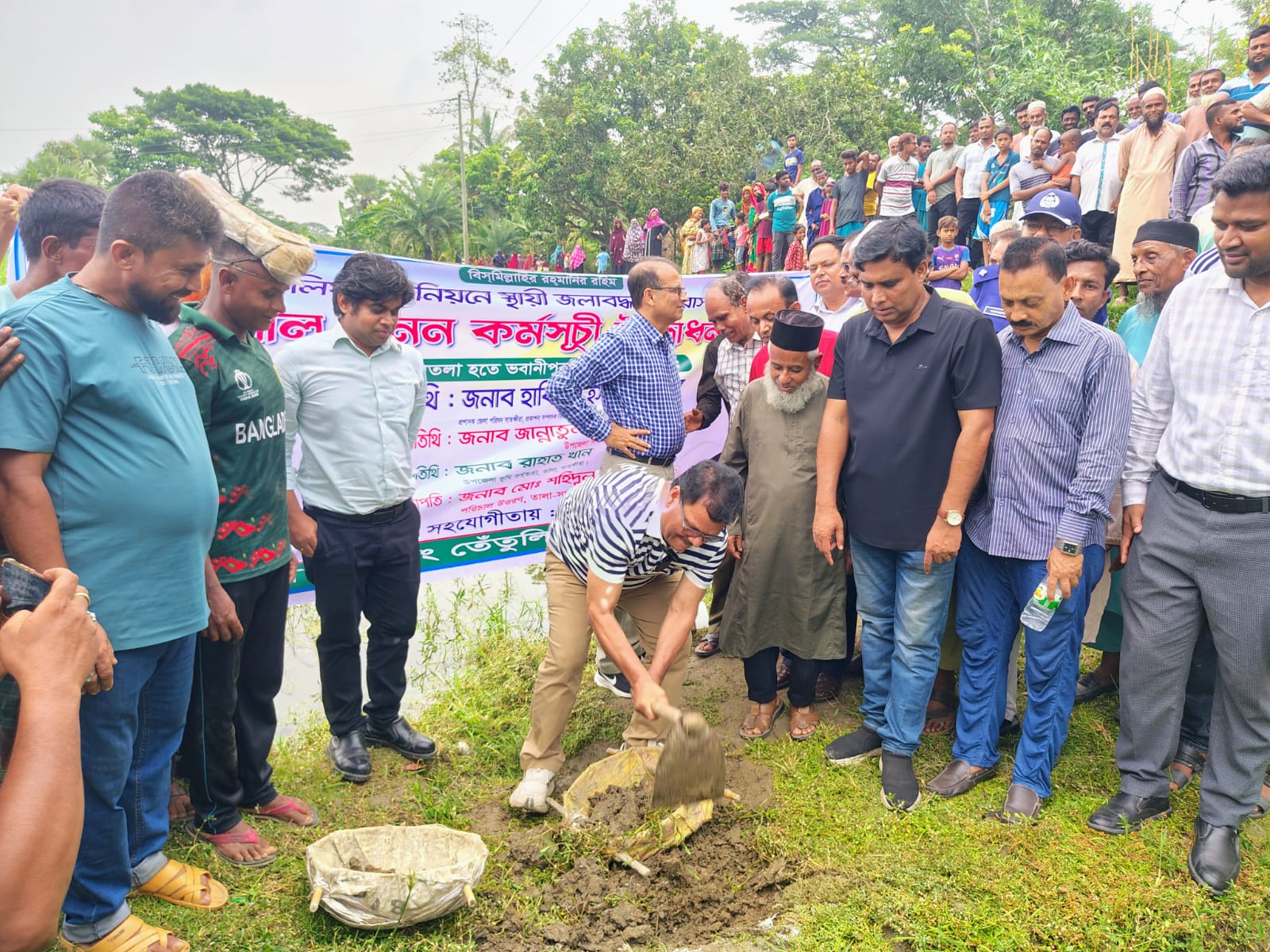তালায় খাল সংস্কার, পাইপ স্থাপন ও জলাবদ্ধতা নিরসন কার্যক্রমের উদ্বোধন