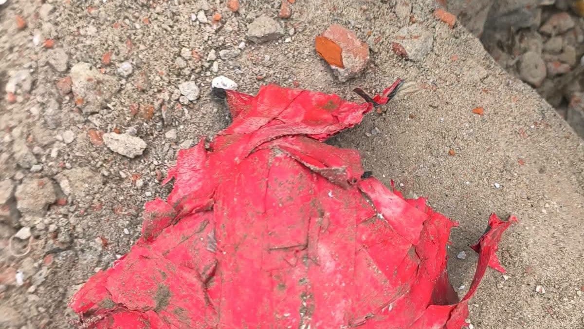কালিগঞ্জ থানার পুরাতন ভবন ভাঙার সময় ককটেল বি-স্ফো-রণে শ্রমিক আ/হ/ত
