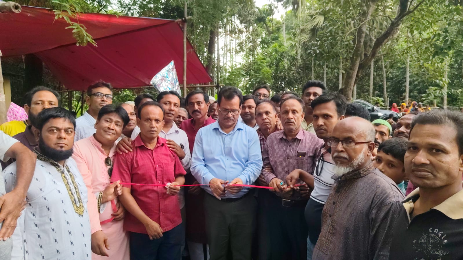 তালায় শাহাপুর-খানপুর সড়কের উদ্বোধন করলেন হাবিবুল ইসলাম হাবিব