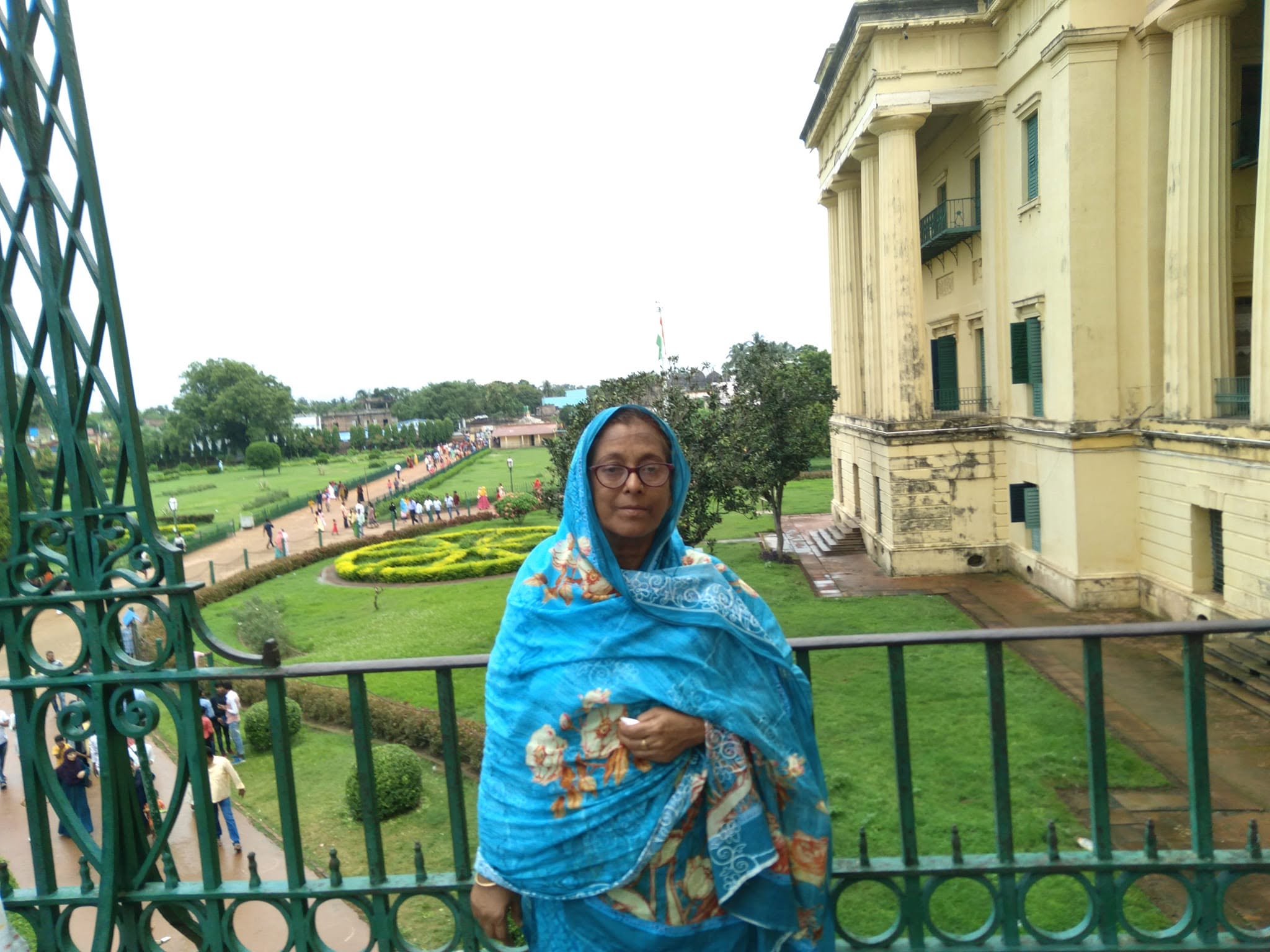 দৈনিক দক্ষিণের মশালের সম্পাদক পত্নীর মৃ-ত্যুতে গভীর শোক