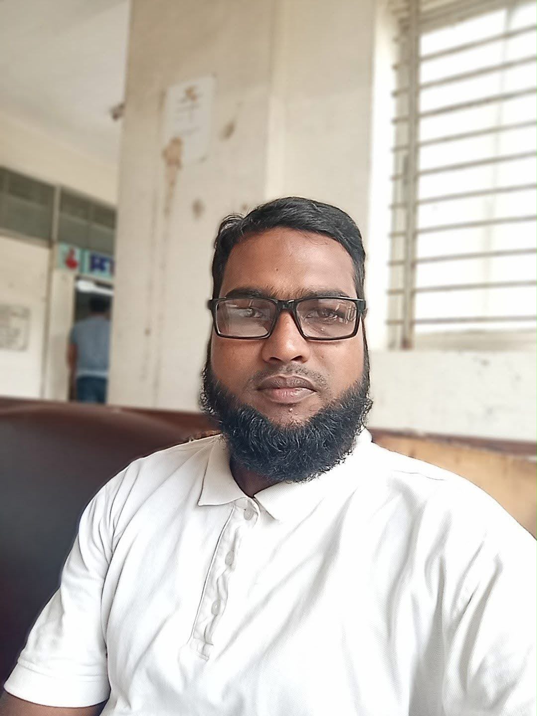 সাতক্ষীরায় পরকীয়া প্রেমিকাসহ স্ত্রীর হাতে ধরা পড়ে পদ হারালেন জামায়াত নেতা ফিরোজ