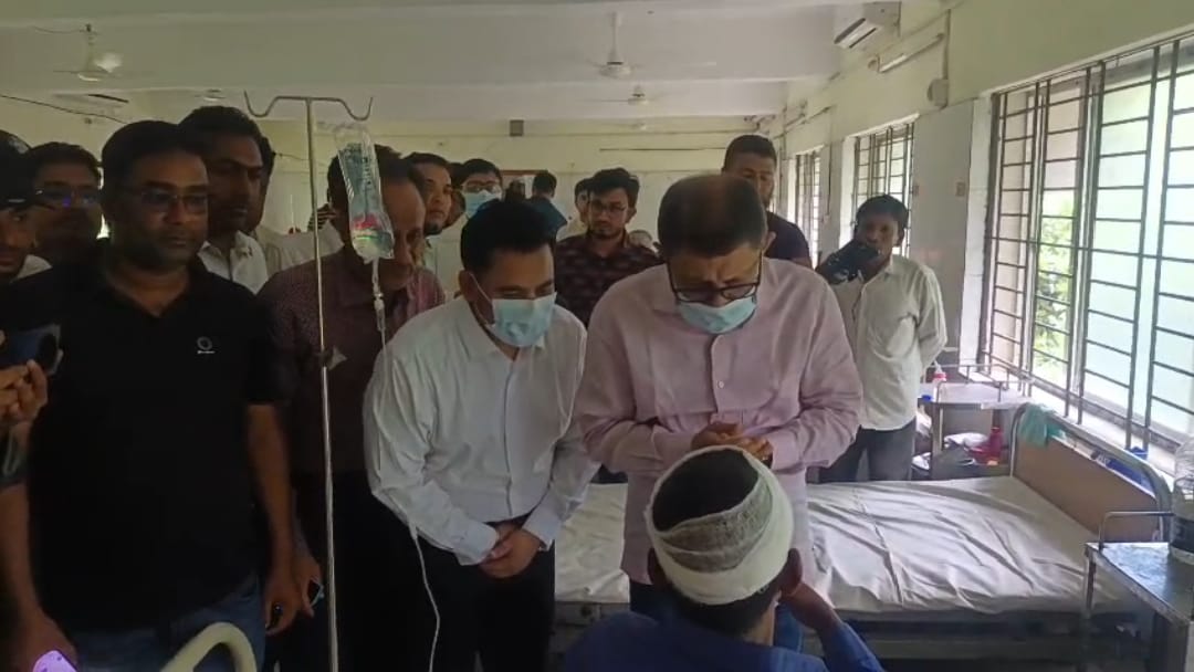 সাতক্ষীরার তালা স্বাস্থ্য কমপ্লেক্সে স্বাস্থ্য মন্ত্রীর আকস্মিক পরিদর্শন, ১০০ শয্যায় উন্নীতকরণের আশ্বাস