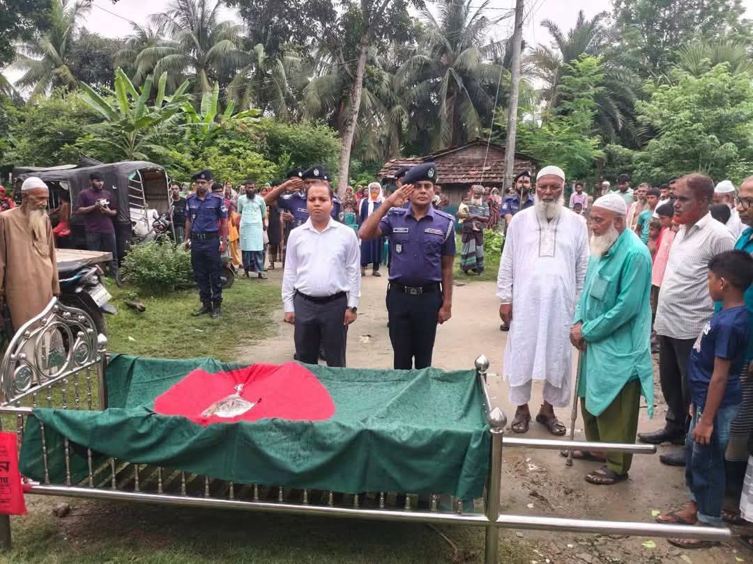 দেবহাটায় বীর মুক্তিযোদ্ধা নুরুন্নবীর রাষ্ট্রীয় মর্যাদায় দাফন