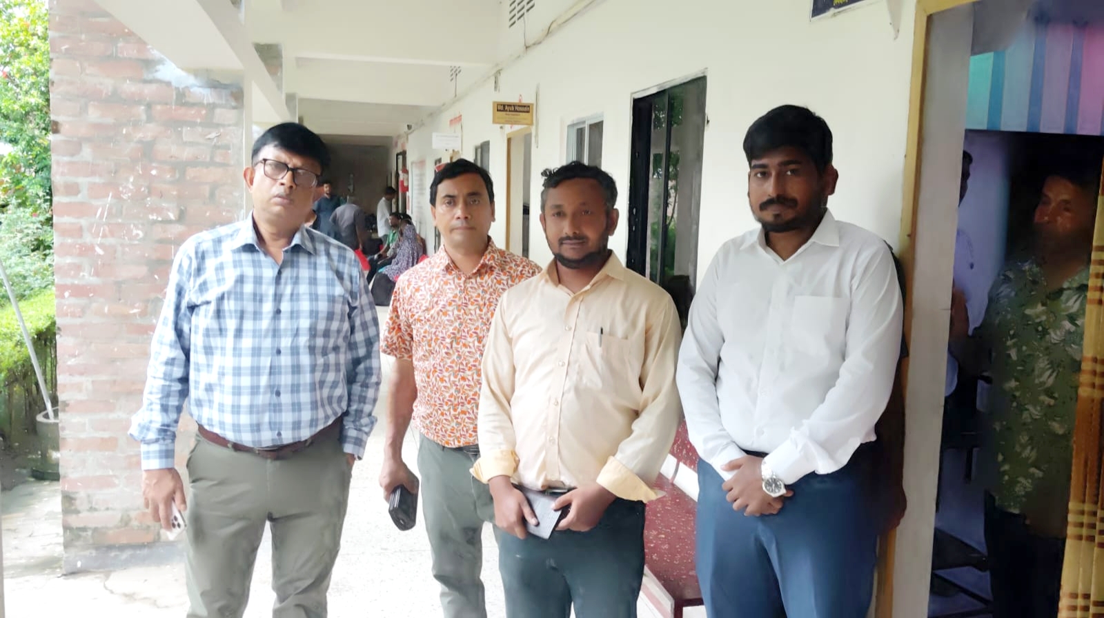 দেবহাটা উপজেলা স্বাস্থ্য কমপ্লেক্স পরিদর্শনে সিভিল সার্জন ডা: আব্দুল সালাম