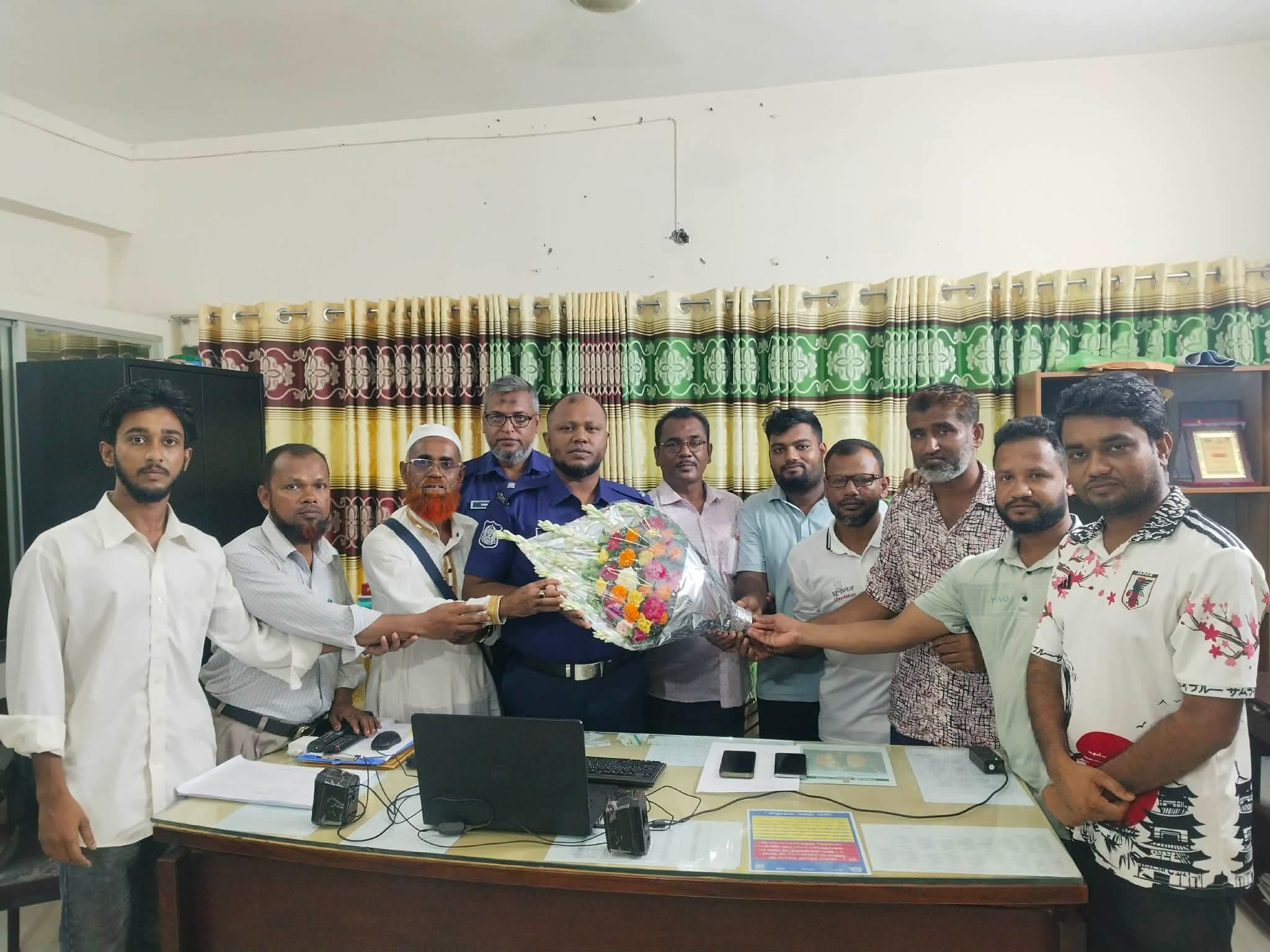 দেবহাটা থানার নবাগত ওসির সঙ্গে রিপোর্টার্স ক্লাবের নেতৃবৃন্দের মতবিনিময়