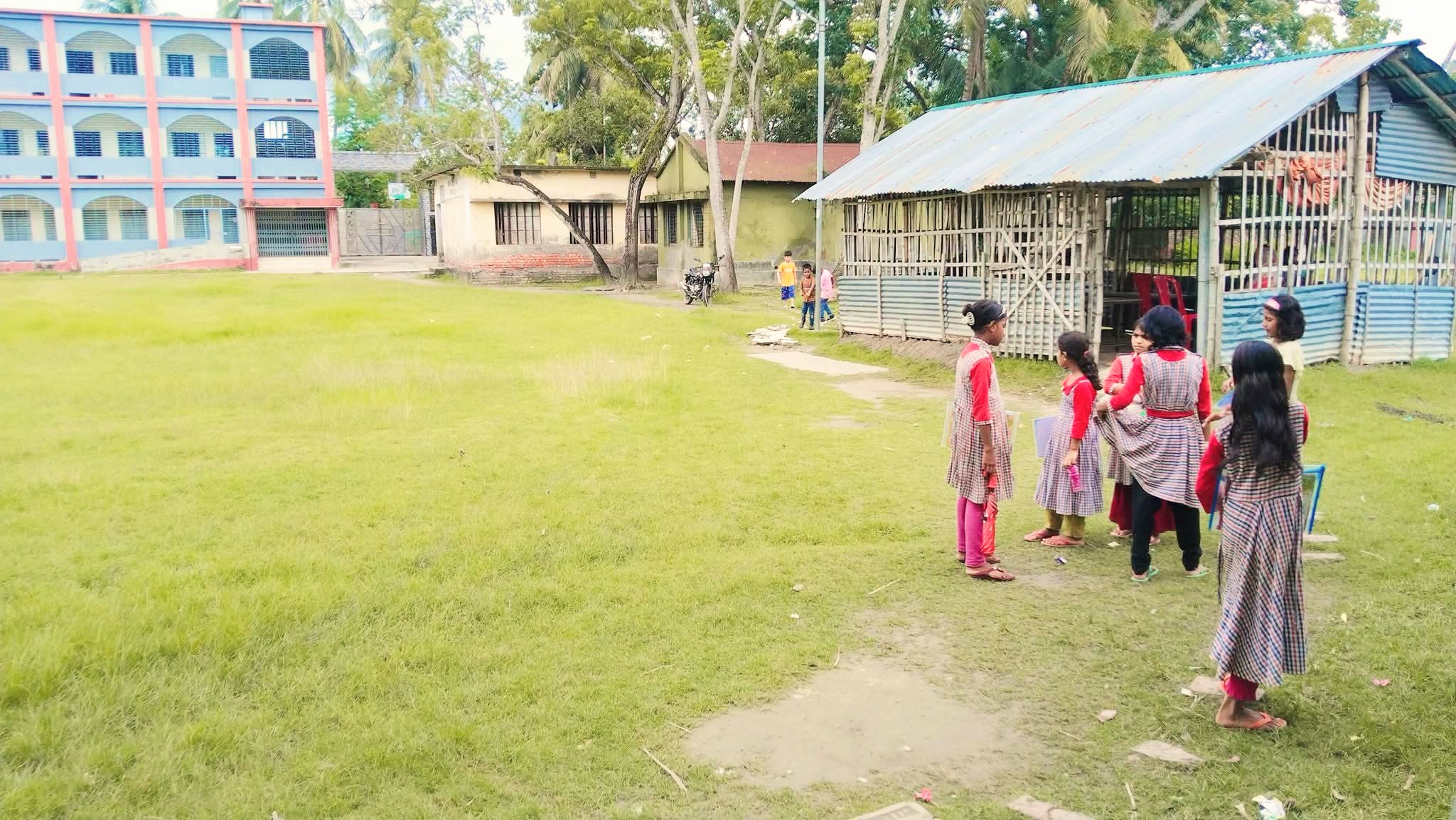 কালিগঞ্জে ৩৮ বছর ধরে অবহেলিত এক প্রাথমিক বিদ্যালয়