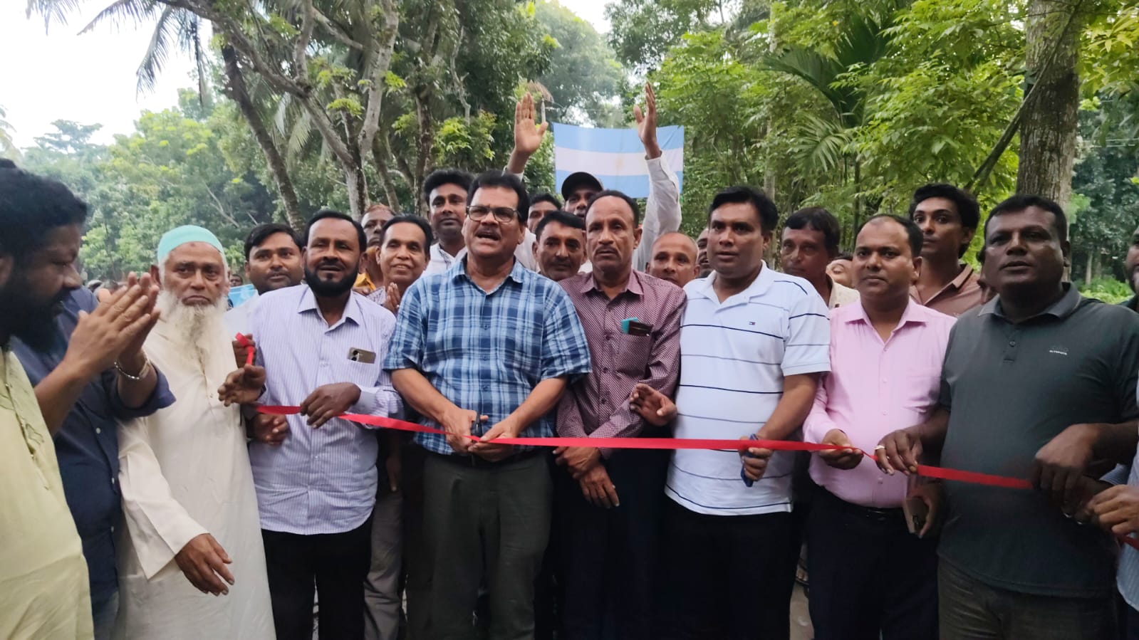 তালায় মহান্দী–কাটবুনিয়া সড়ক নির্মাণকাজের উদ্বোধন করলেন জেলা পরিষদ প্রশাসক