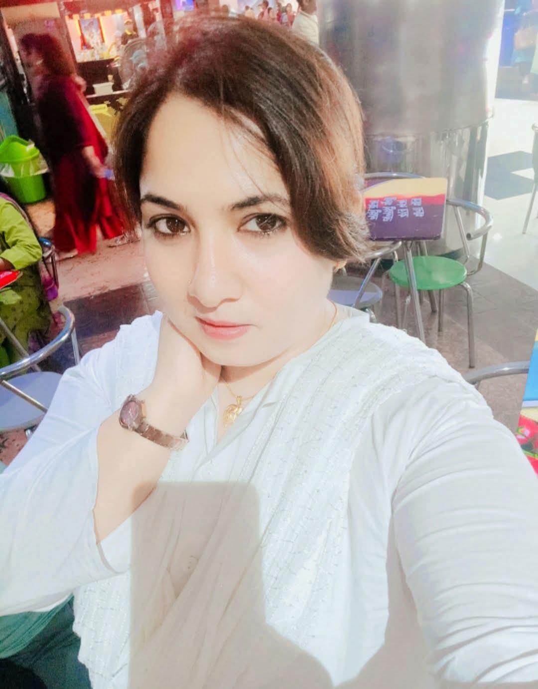 ​ভাড়াশিমলায় দুই যুবককে প্রেমের ফাঁদে ফেলে নিঃস্ব করেছেন নায়েব শর্মিষ্ঠা!