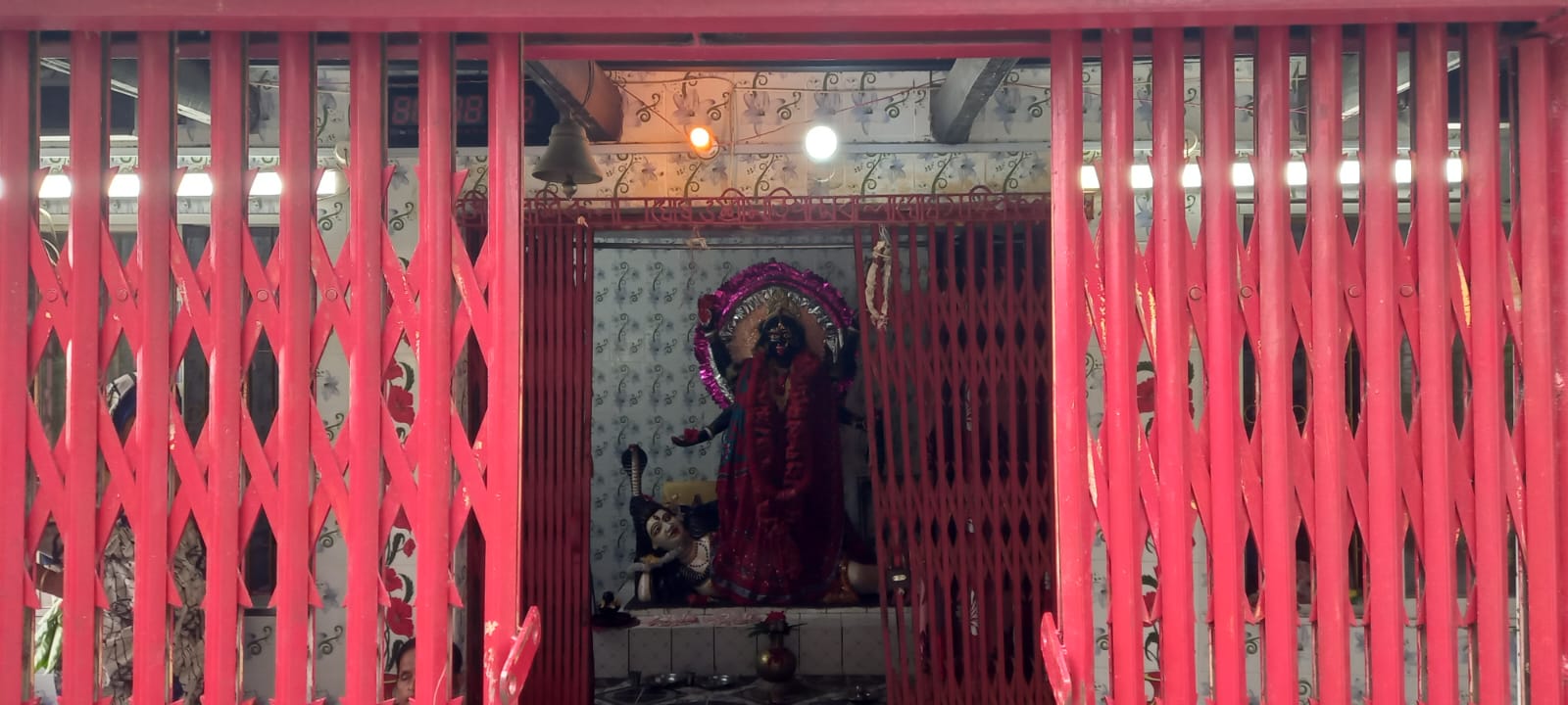 পাইকগাছা শ্মশান কালী মন্দিরে দুঃসাহসিক চুরি