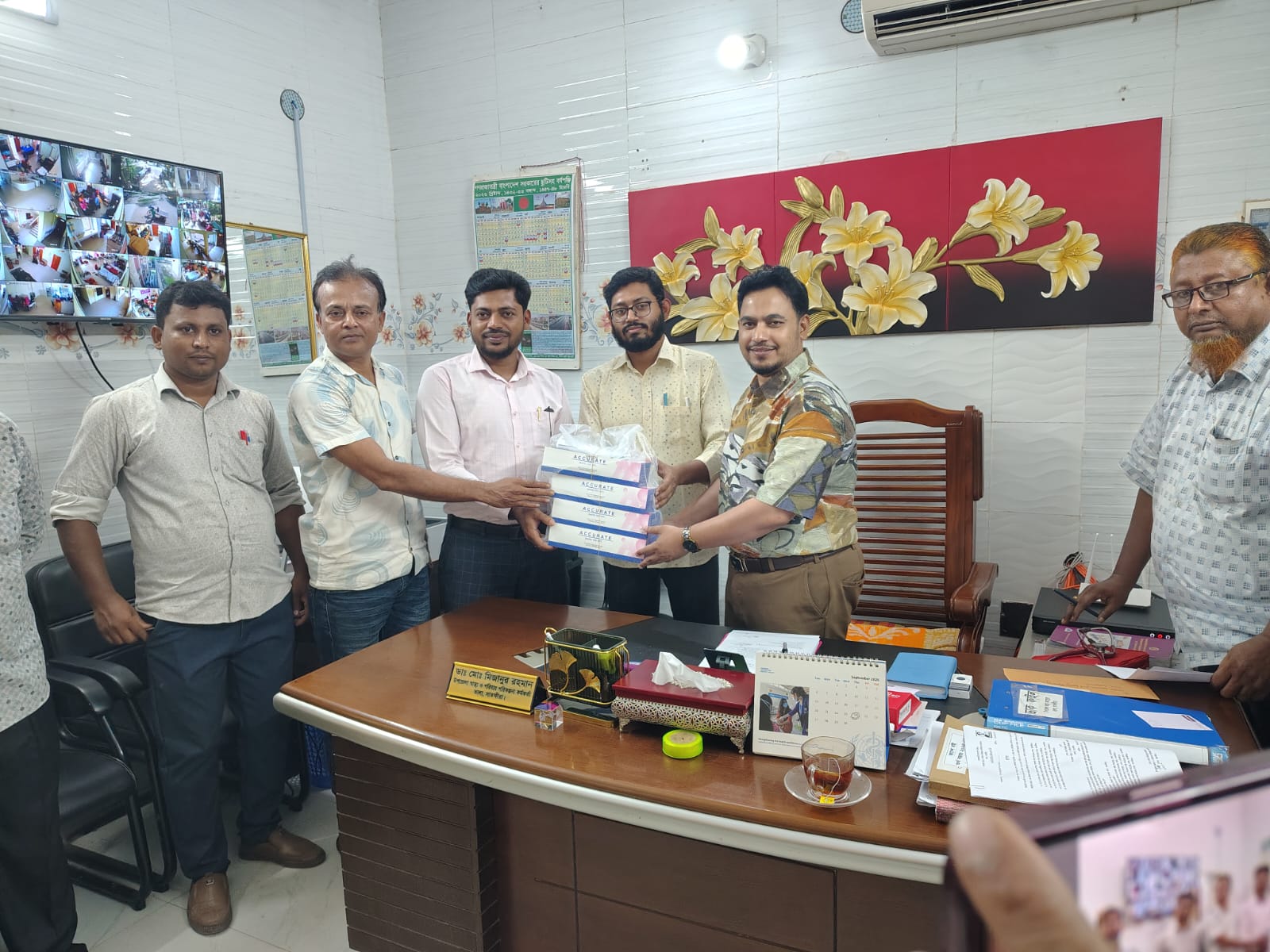 তালায় দুস্থ রোগীদের জন্য ১৫০ ডেঙ্গু টেস্ট কিট প্রদান