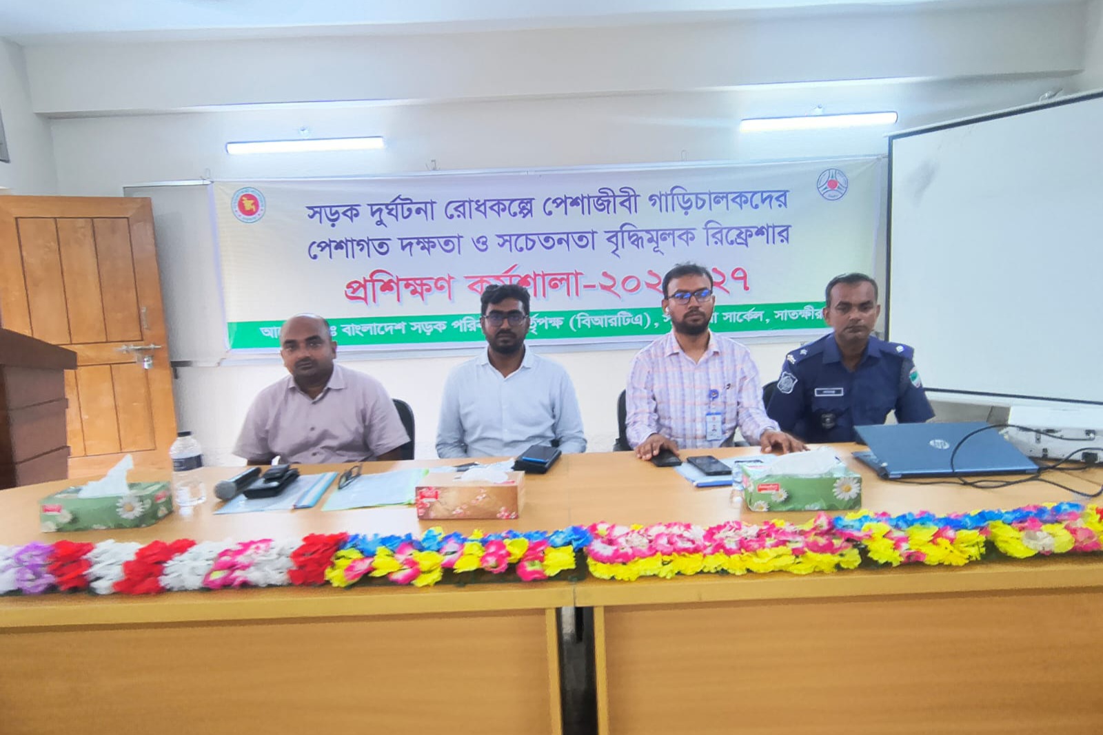 সাতক্ষীরায় পেশাজীবী গাড়িচালকদের প্রশিক্ষণ কর্মশালা  
