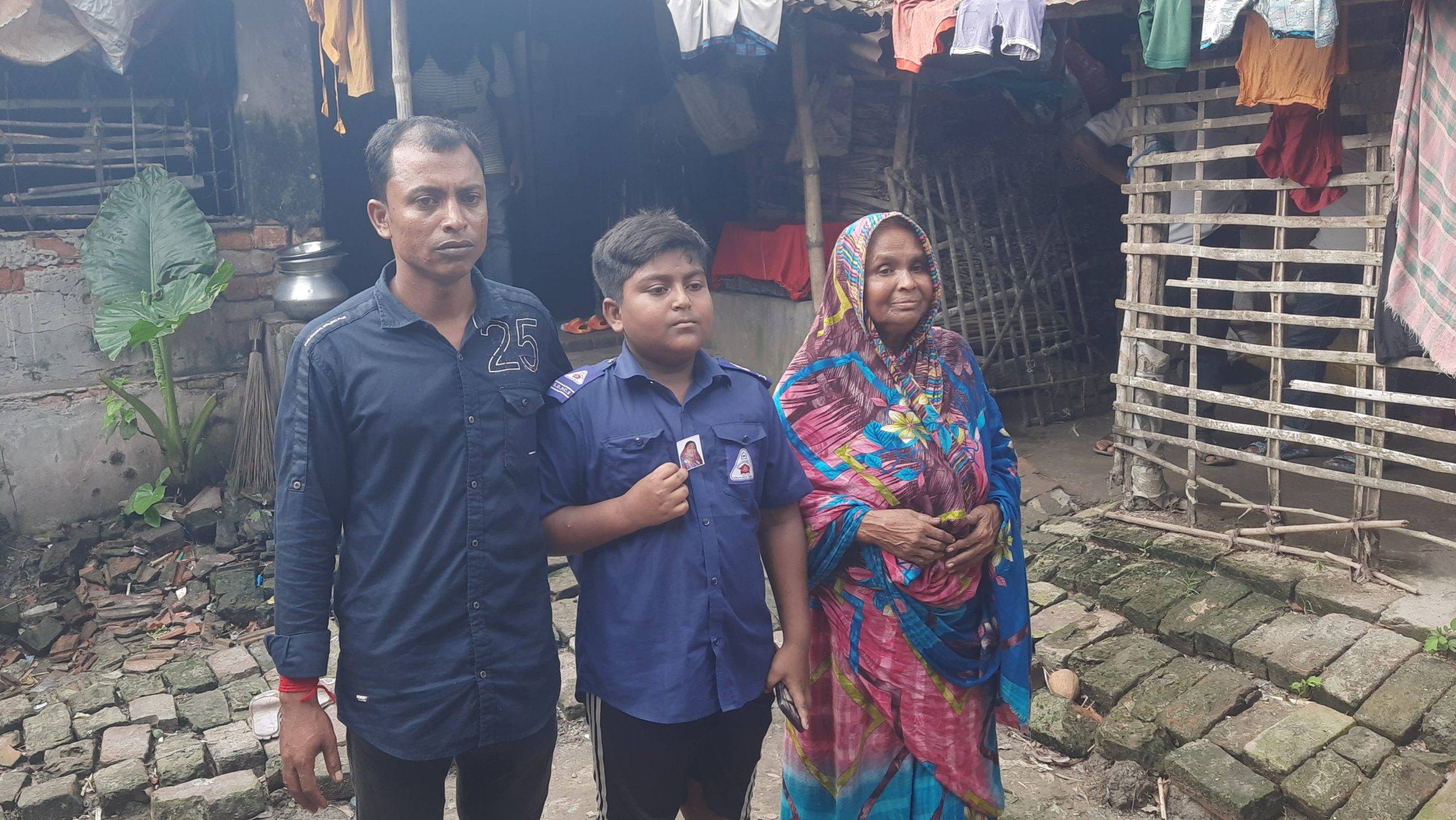 ভোমরায় পরকীয়ায় ইউপি মেম্বারের সাথে বিয়ে এক সন্তানের জননীর, থামছেনা অবুঝ সন্তানের কান্না 