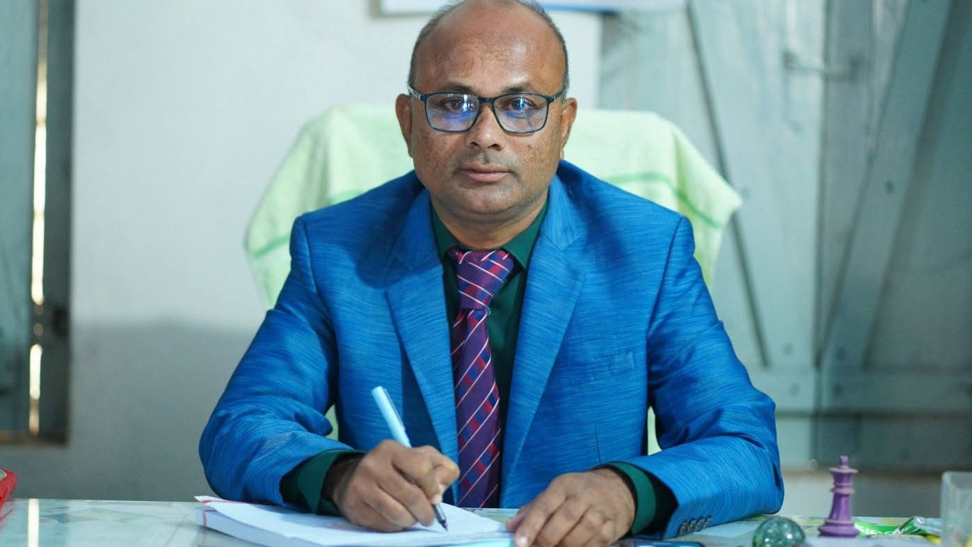 ঝাউডাঙ্গা মাধ্যমিক বিদ্যালয়ের প্রধান শিক্ষককে কারণ দর্শানো নোটিশ, বরখাস্তের হুঁশিয়ারি!