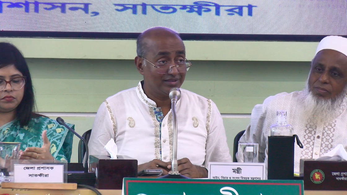 অপরাধ করলে রাজনৈতিক পরিচয় বিবেচনায় নেওয়া হবে না- সাতক্ষীরায় আইনমন্ত্রী