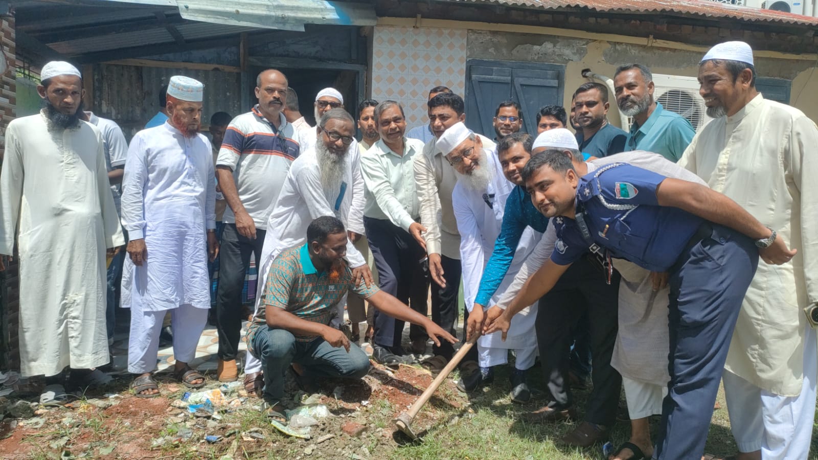 আশাশুনি প্রেসক্লাবের নতুন দ্বিতল ভবনের নির্মাণকাজের উদ্বোধন করলেন এমপি রবিউল বাশার