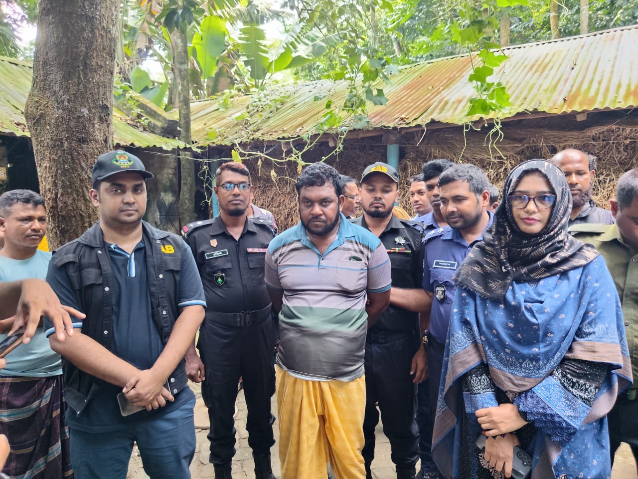 তালায় ভেজাল সার-কীটনাশকের মজুত, ব্যবসায়ীকে জরিমানা-কারাদণ্ড