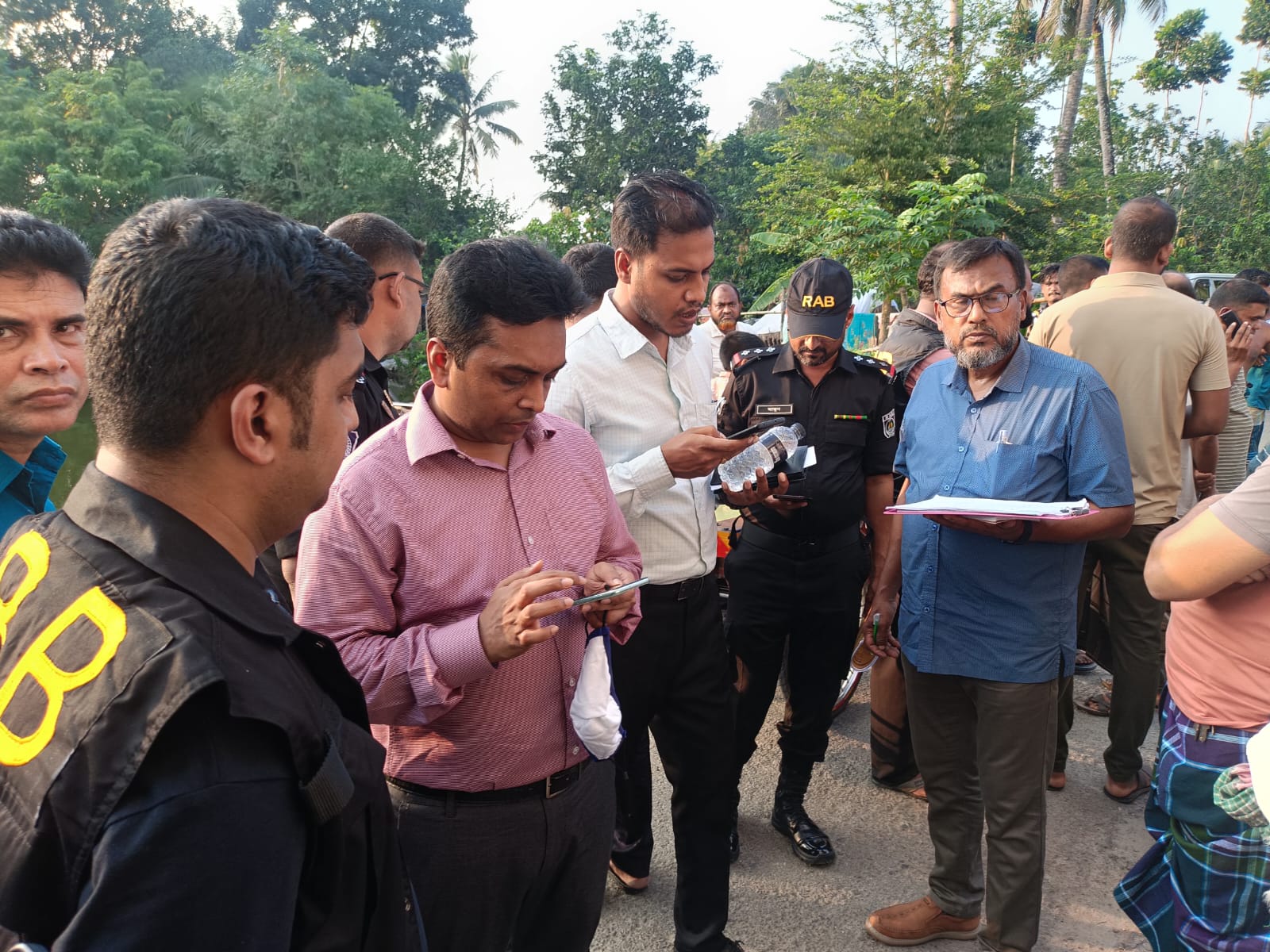 কলারোয়ায় অবৈধভাবে সার উৎপাদন ও সংরক্ষণের দায়ে জরিমানা