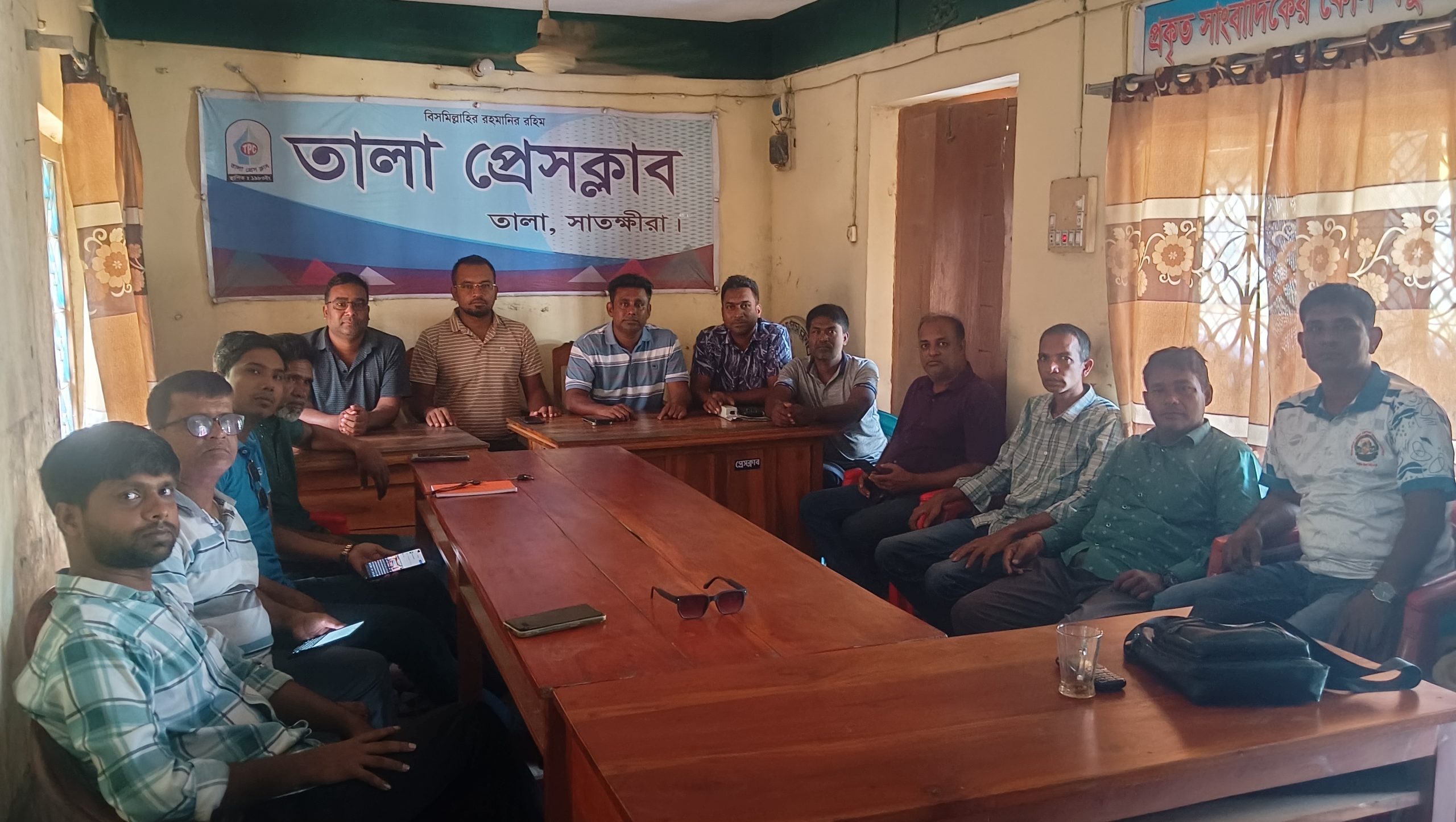 তালা প্রেসক্লাবের উদ্যোগে স্বাস্থ্য কর্মকর্তার মন্তব্যের প্রতিবাদে সভা