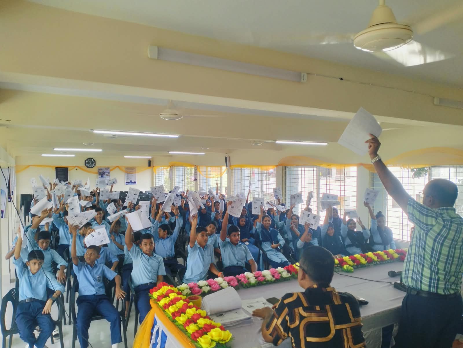 নিরাপদ সড়কের বার্তা নিয়ে সাতক্ষীরার শিক্ষাপ্রতিষ্ঠানে বিআরটিএর প্রচারাভিযান
