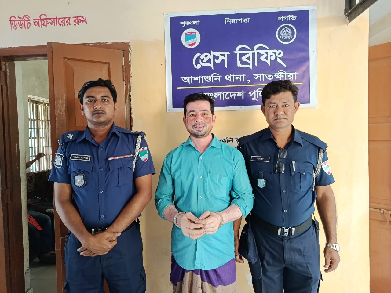 আশাশুনিতে নারীকে ধ-র্ষ-ণ*চেষ্টার অভিযোগে আমান উল্লাহ বিশ্বাস (সেফ) গ্রেফতার 